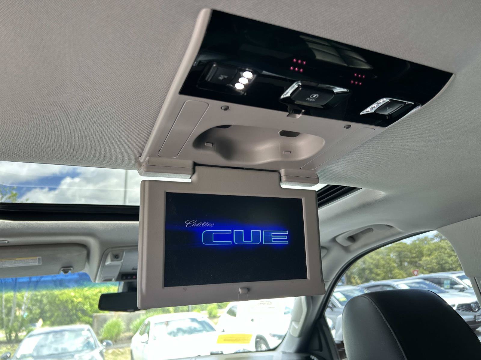 Used 2018 Cadillac Escalade ESV Premium Luxury AWD/4WD image 11