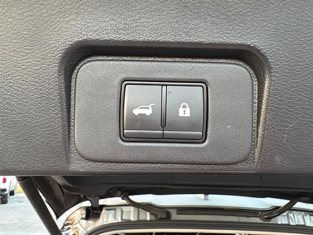 Used 2024 Nissan Rogue SV image 32