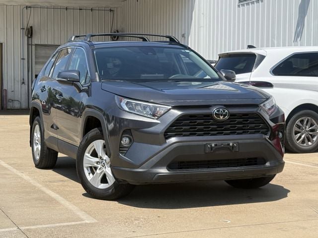 Used 2021 Toyota RAV4 XLE w/ Convenience Package FWD image 2