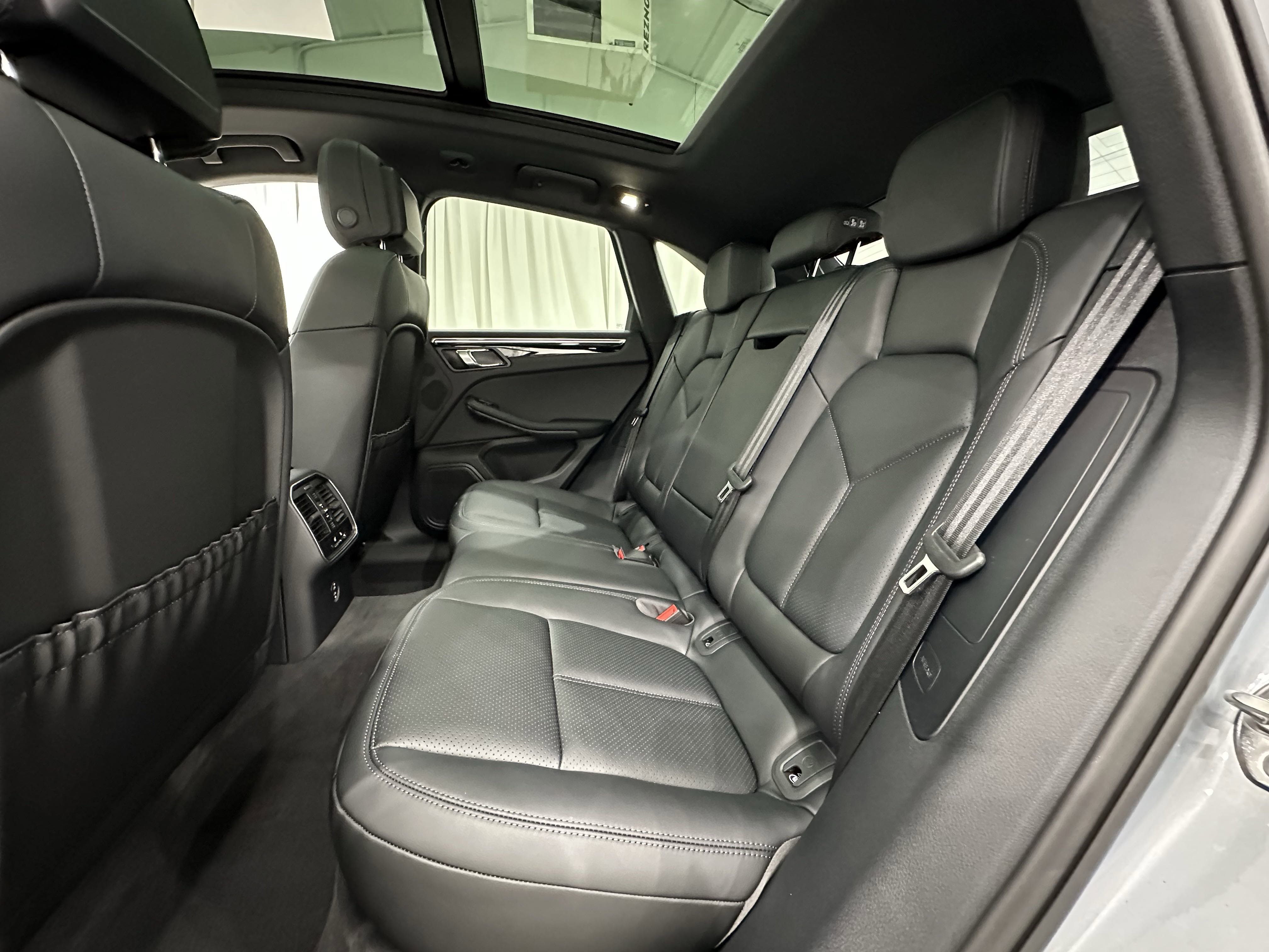 Certified 2025 Porsche Macan image 20