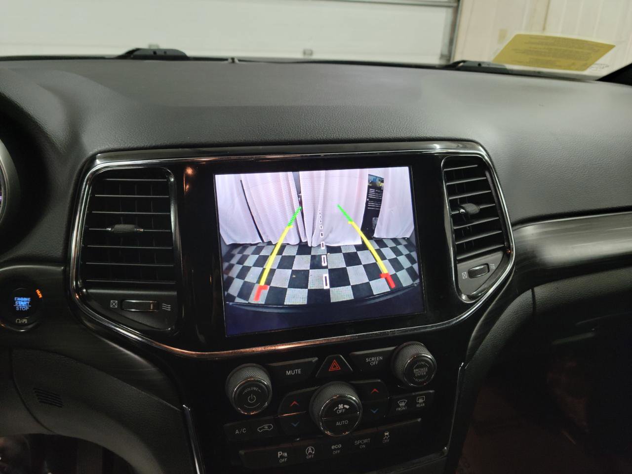 Used 2020 Jeep Grand Cherokee Laredo w/ 18" Wheel & 8.4" Radio Group AWD/4WD image 21