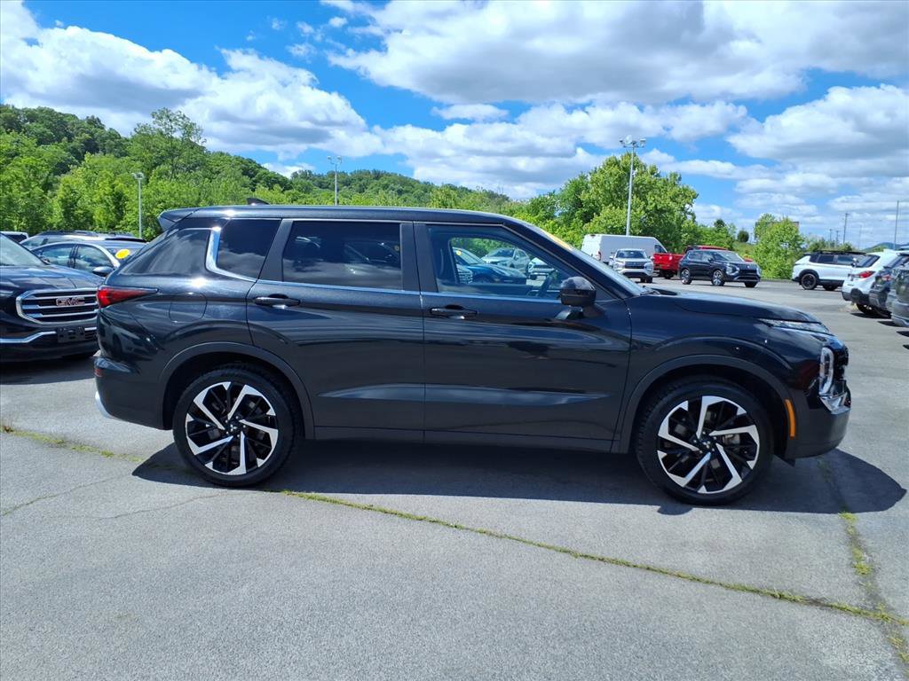 Used 2024 Mitsubishi Outlander SE AWD/4WD image 16