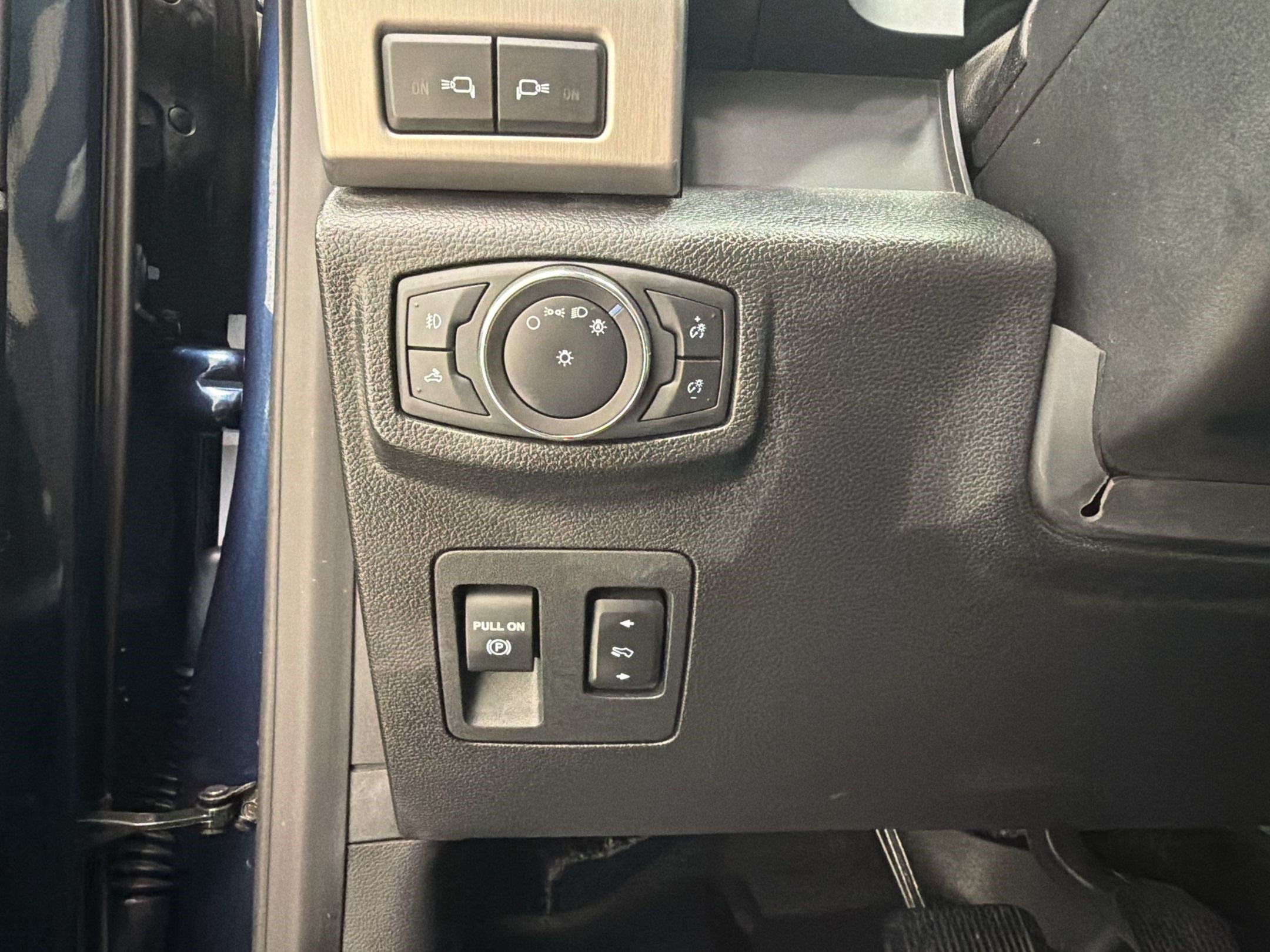 Used 2018 Ford F150 Platinum w/ Equipment Group 701A Luxury AWD/4WD image 33