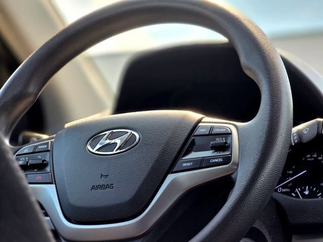 Used 2018 Hyundai Elantra SE FWD image 13