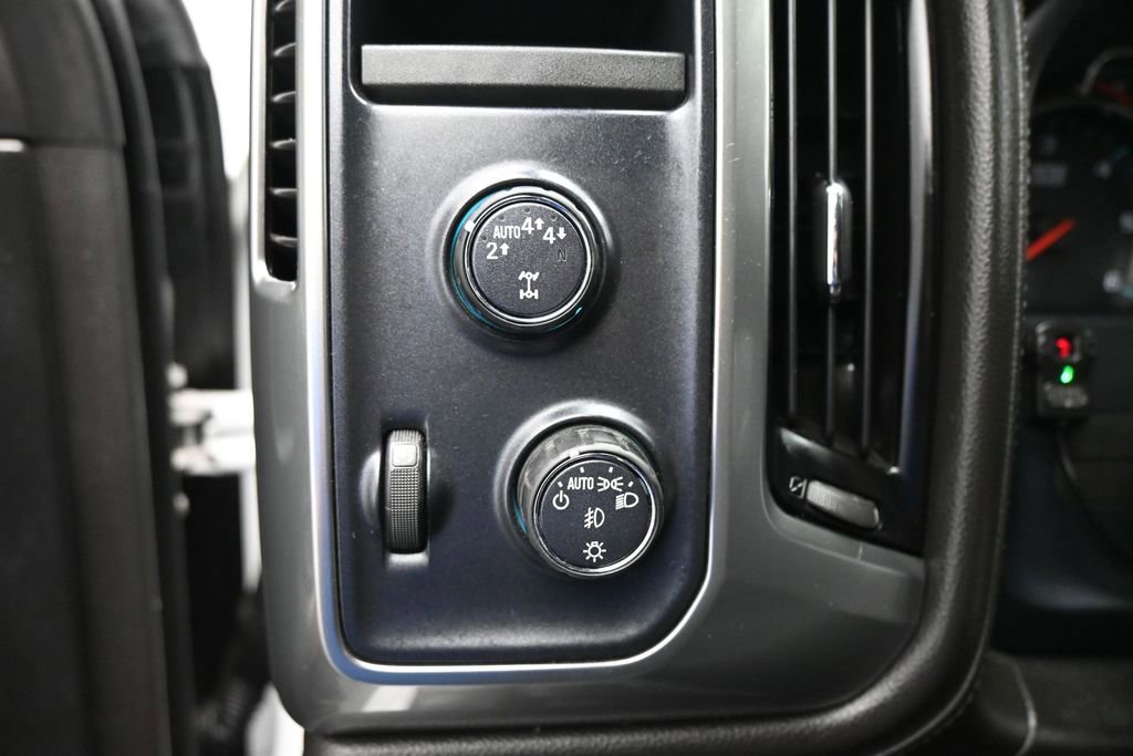 Used 2018 Chevrolet Silverado 1500 LTZ AWD/4WD image 12