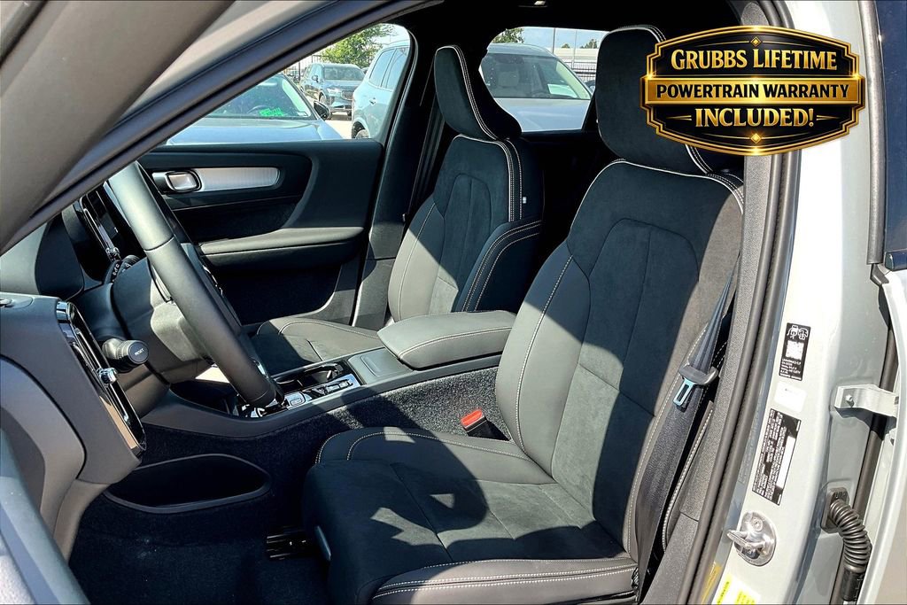 New 2026 Volvo XC40 B4 Plus w/ Protection Package Premier FWD image 23