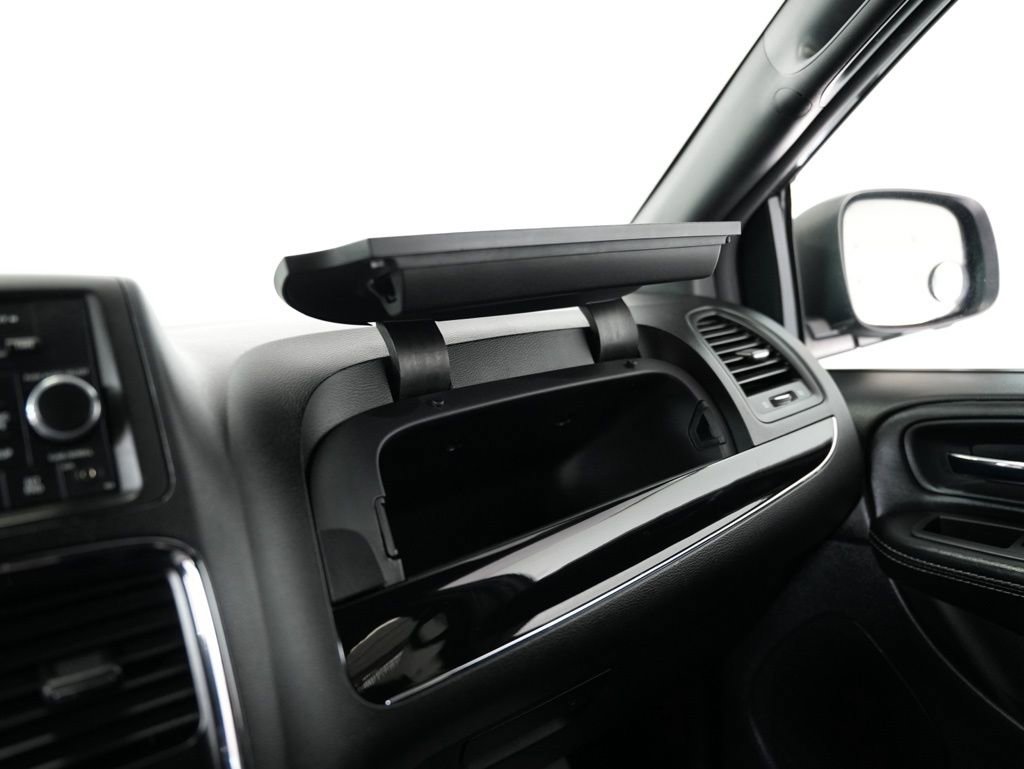 Used 2015 Dodge Grand Caravan SE image 25