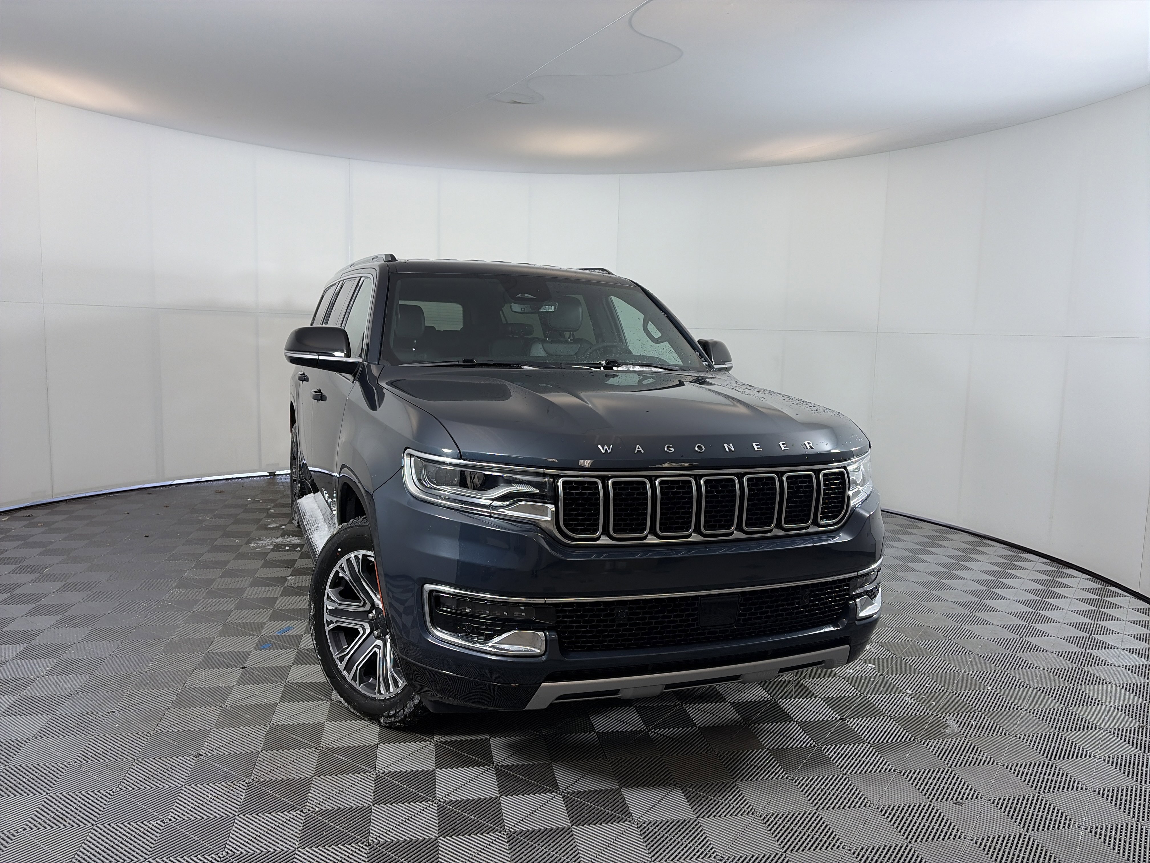 Used 2024 Jeep Wagoneer L Series II w/ Flexible Seating Group image 1