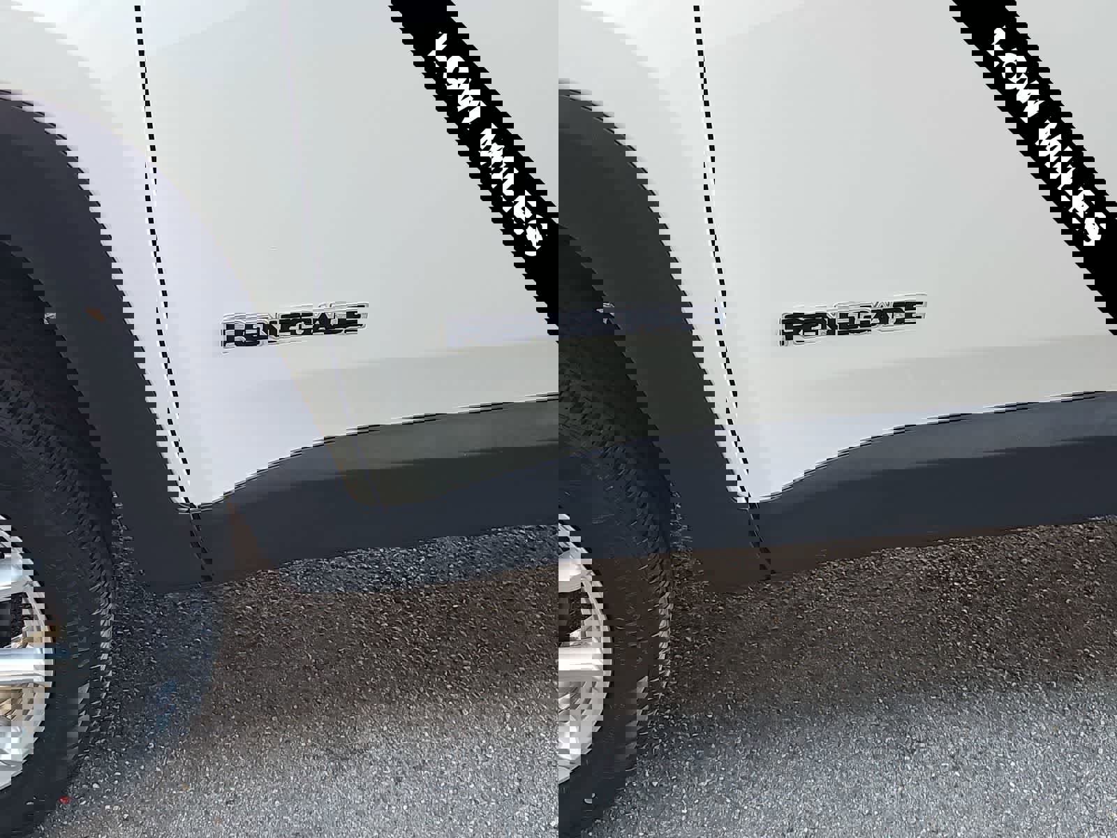 Used 2023 Jeep Renegade Latitude AWD/4WD image 11