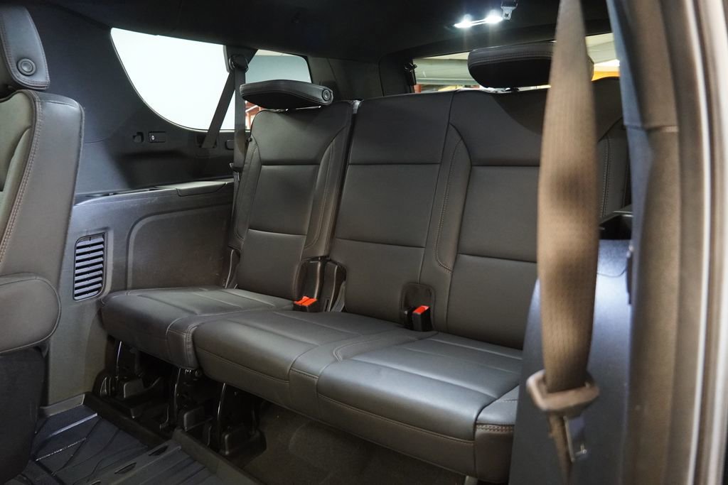Used 2025 Chevrolet Suburban High Country AWD/4WD image 32