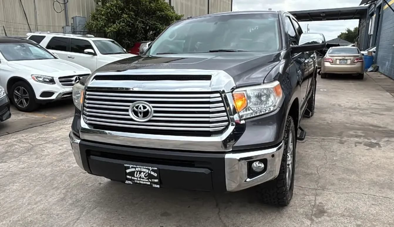 Used 2017 Toyota Tundra Limited w/ Limited Premium Package AWD/4WD image 4