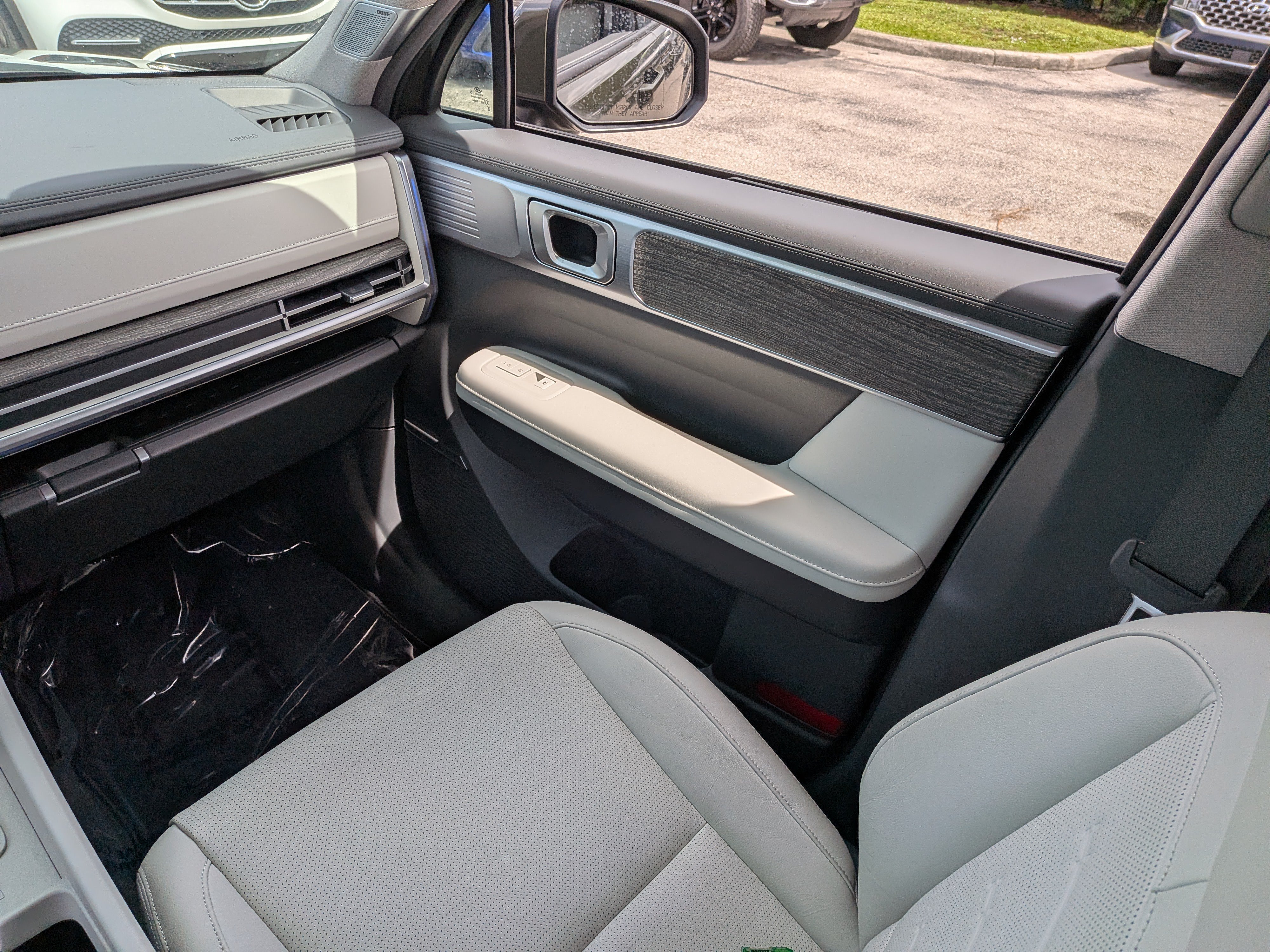 Used 2025 Hyundai Santa Fe Limited FWD image 19