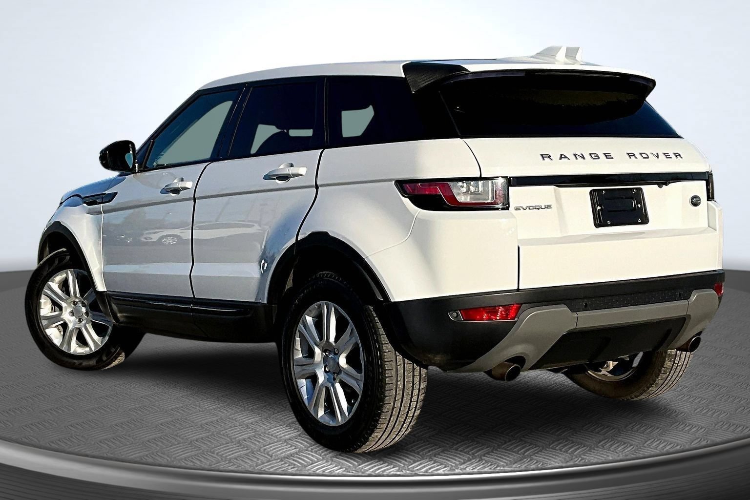 Used 2017 Land Rover Range Rover Evoque SE AWD/4WD image 4