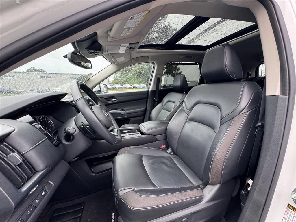 Certified 2022 Nissan Pathfinder SL w/ SL Premium Package FWD image 18