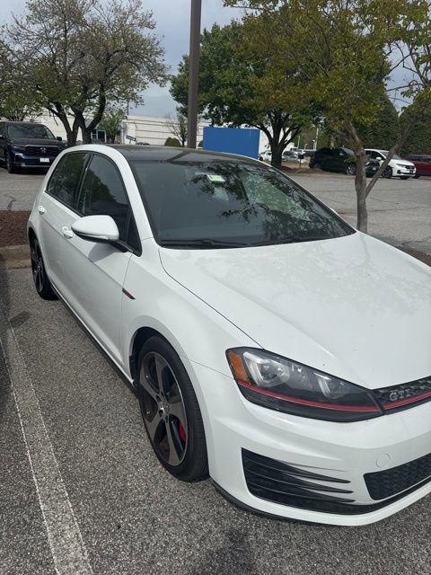 Used 2017 Volkswagen GTI SE FWD image 3
