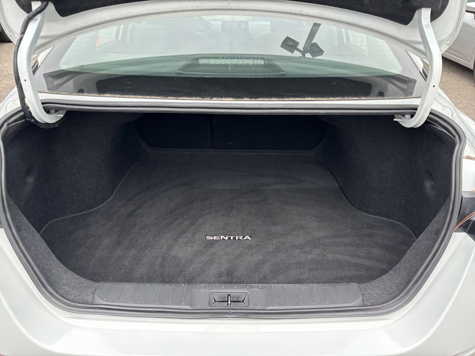 Used 2025 Nissan Sentra SV FWD image 29
