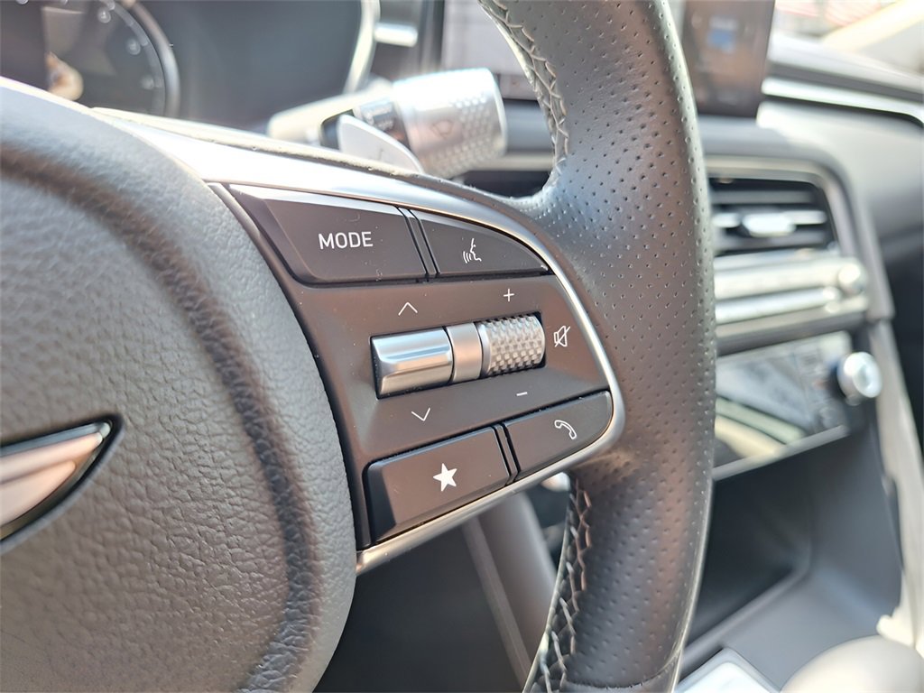 Used 2025 Genesis G70 2.5T image 20