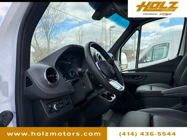 Used 2024 Mercedes-Benz eSprinter 170 Cargo image 13