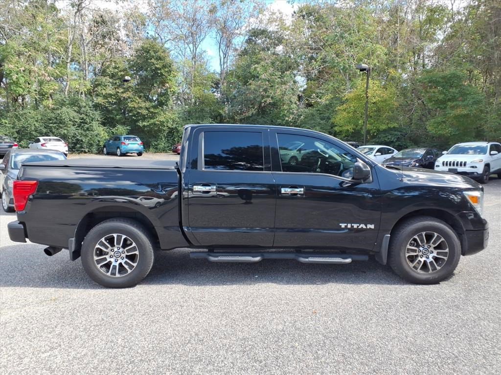 Used 2021 Nissan Titan SV w/ SV Convenience Package image 2