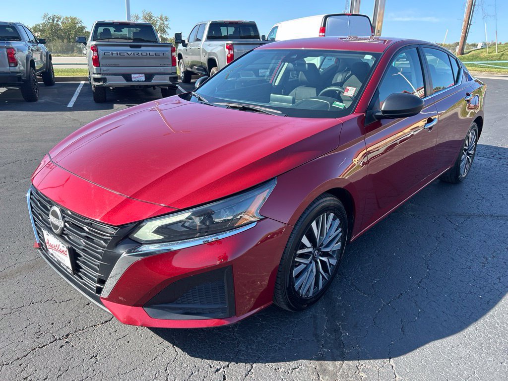 Used 2025 Nissan Altima 2.5 SV FWD image 9