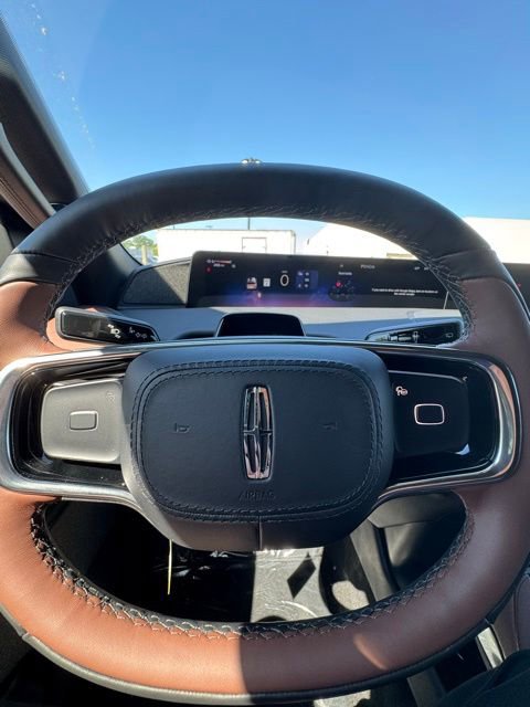 New 2026 Lincoln Navigator L Reserve AWD/4WD image 18