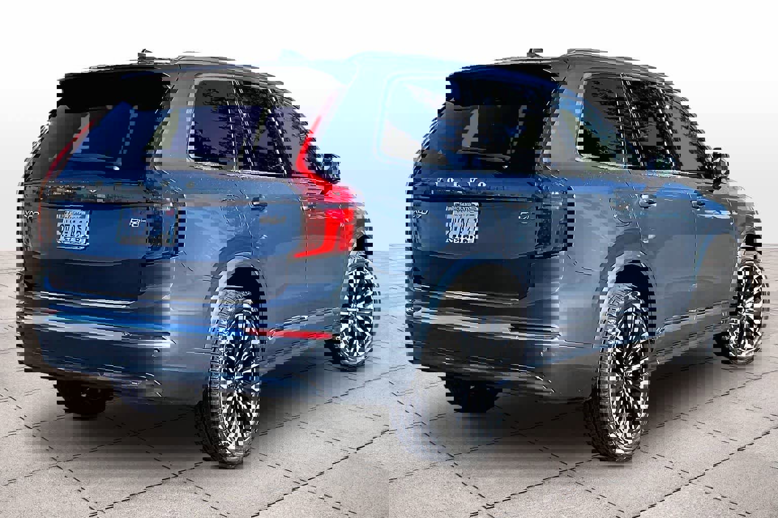 Used 2025 Volvo XC90 B6 Core w/ Protection Package Premier image 16