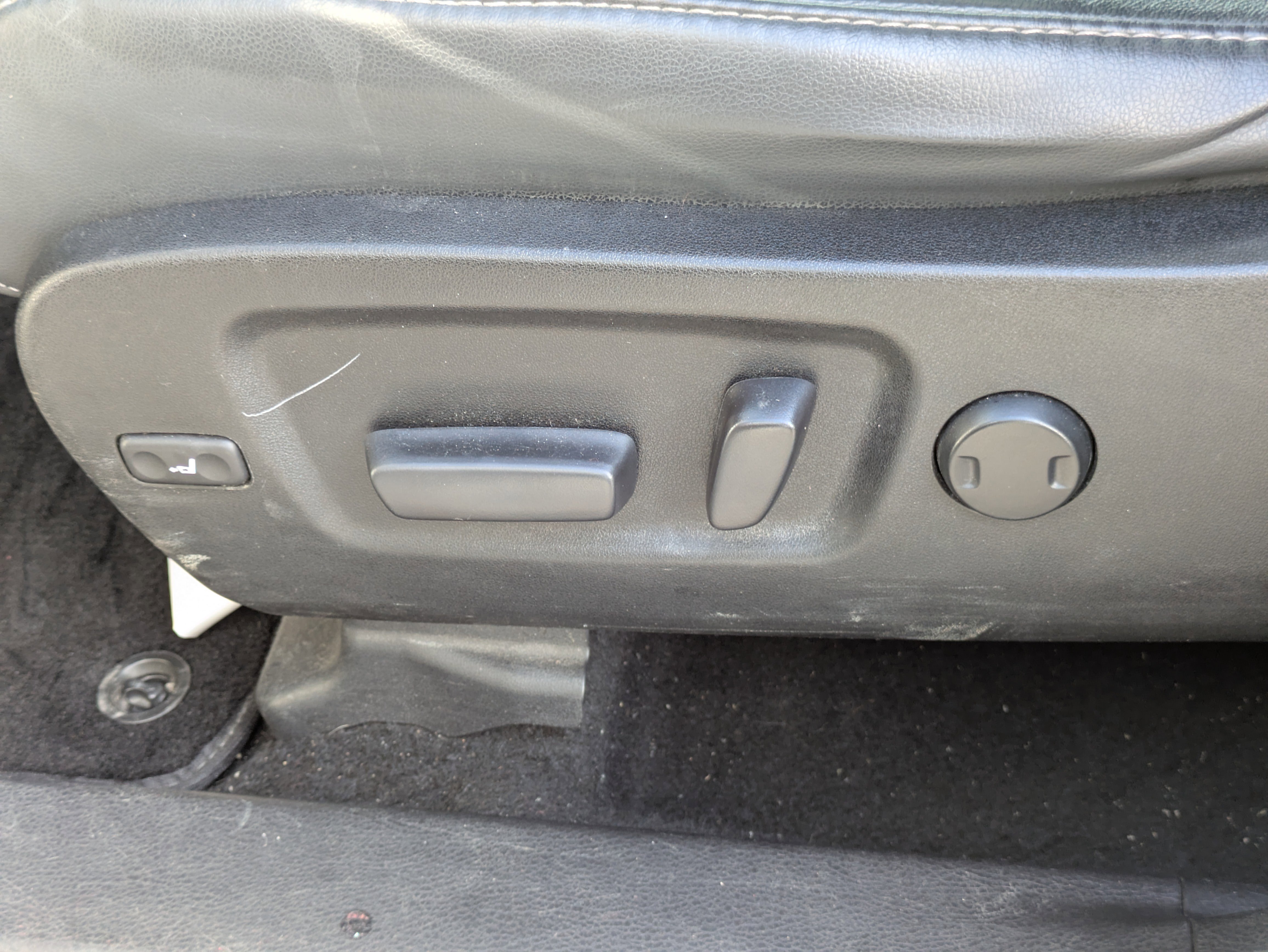 Used 2018 Toyota Highlander SE image 13