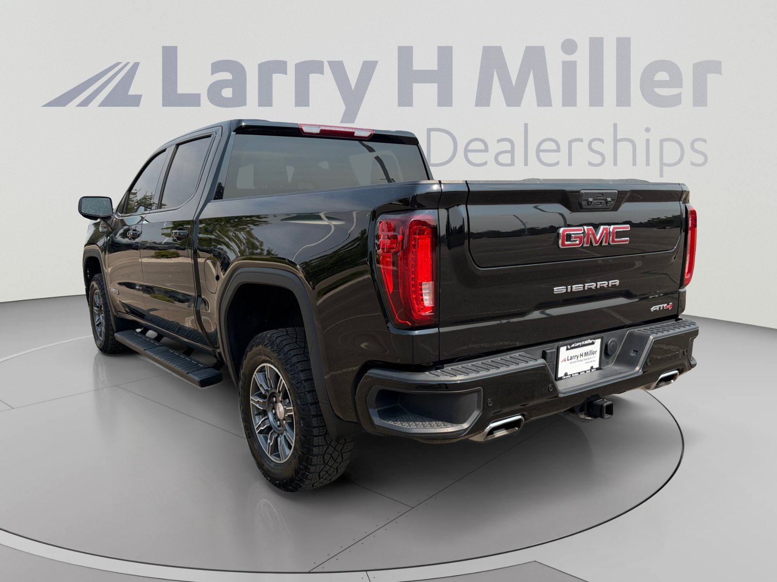 Used 2025 GMC Sierra 1500 AT4 AWD/4WD image 4