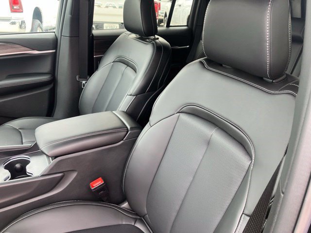 New 2026 Jeep Grand Cherokee Limited w/ Luxury Tech Group II AWD/4WD image 11