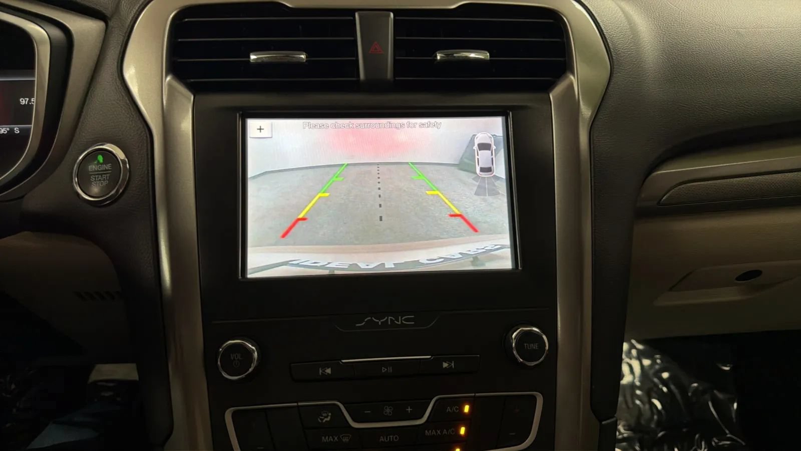 Used 2019 Ford Fusion SE FWD image 14