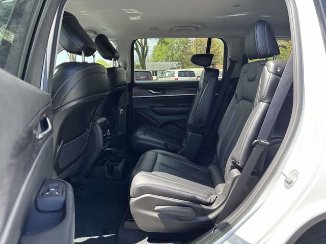 Used 2023 Jeep Grand Cherokee L Limited AWD/4WD image 21