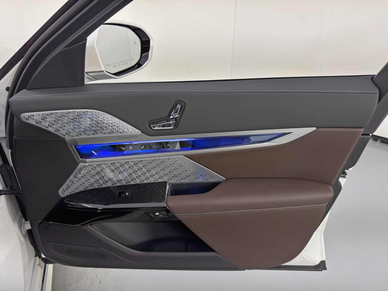 Used 2023 BMW i7 xDrive60 image 52