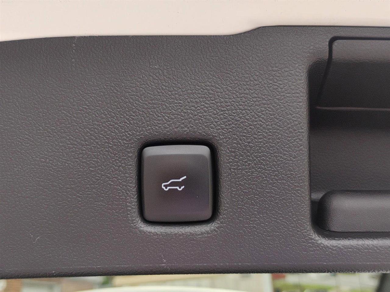 Used 2022 Ford Escape SEL w/ Technology Package image 12