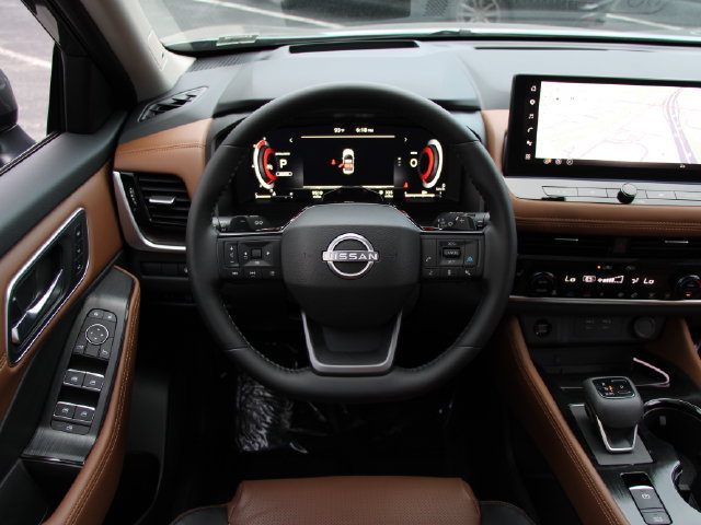 Certified 2025 Nissan Rogue Platinum w/ Tech Package AWD/4WD image 17