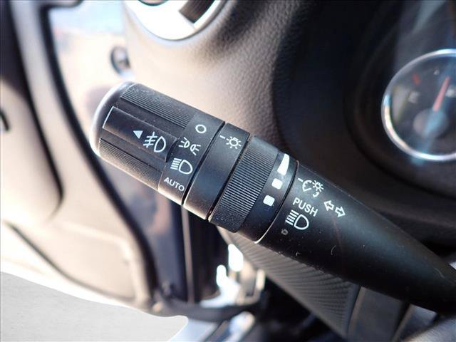 Used 2018 Jeep Wrangler Unlimited Sahara w/ Connectivity Group AWD/4WD image 17