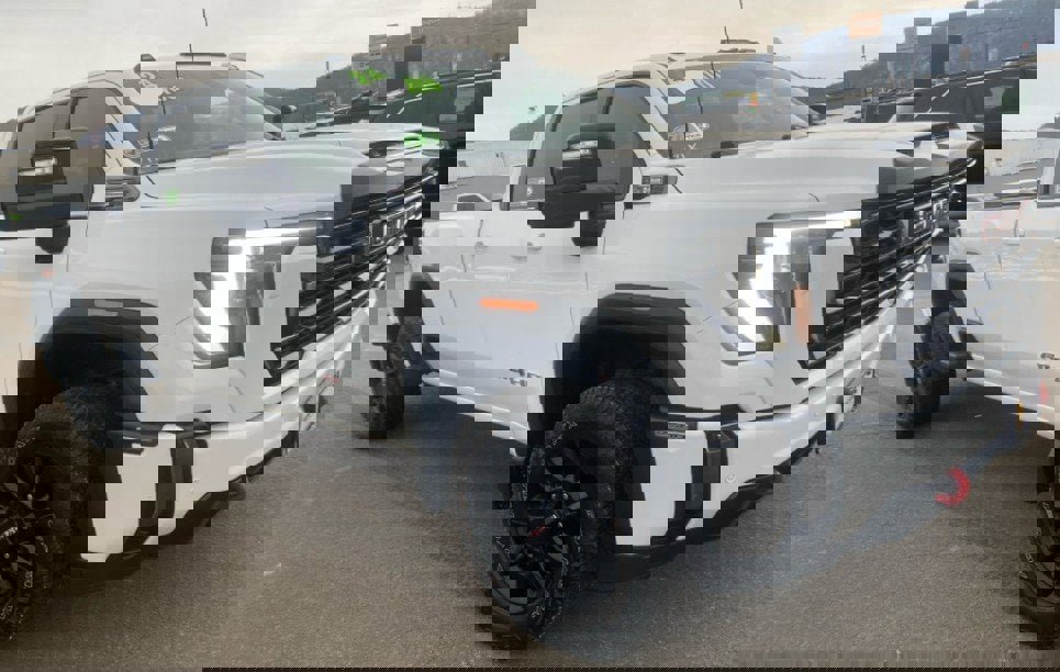 Used 2024 GMC Sierra 2500 AT4 w/ AT4 Preferred Package image 2