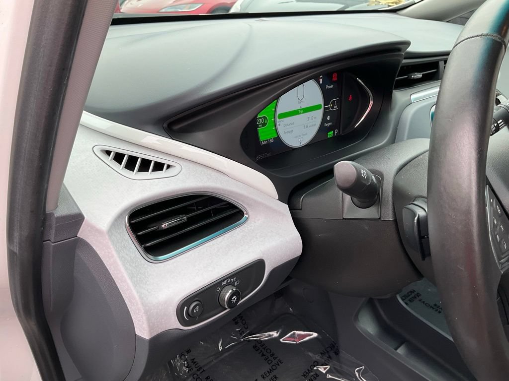Used 2017 Chevrolet Bolt Premier FWD image 18