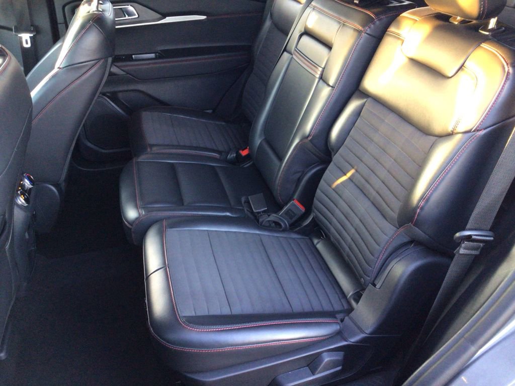 Used 2025 Ford Explorer ST-Line w/ ST-Line Street Pack image 15