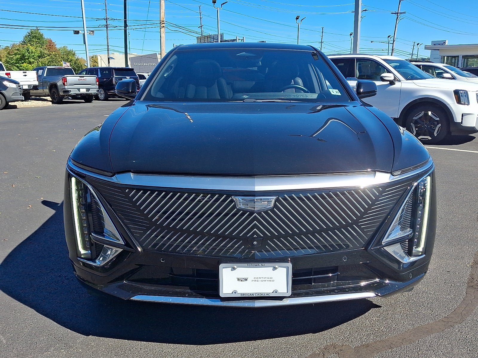 Certified 2024 Cadillac Lyriq Luxury AWD/4WD image 8