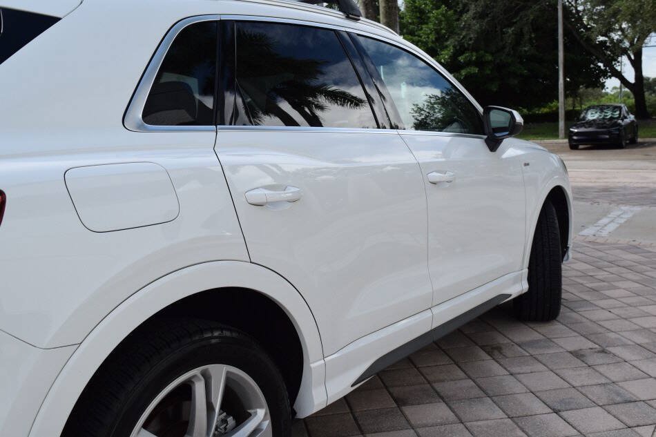 Used 2020 Audi Q3 2.0T Premium w/ Convenience Package AWD/4WD image 24