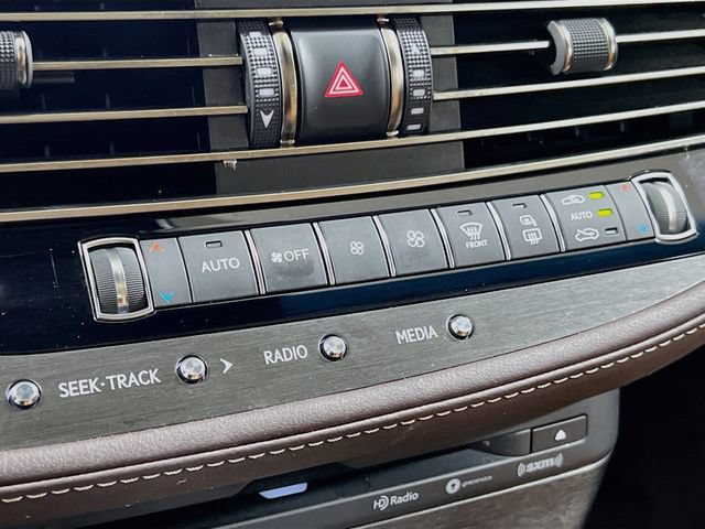 Used 2018 Lexus LS 500 w/ Accessory Package (Z2) RWD image 16