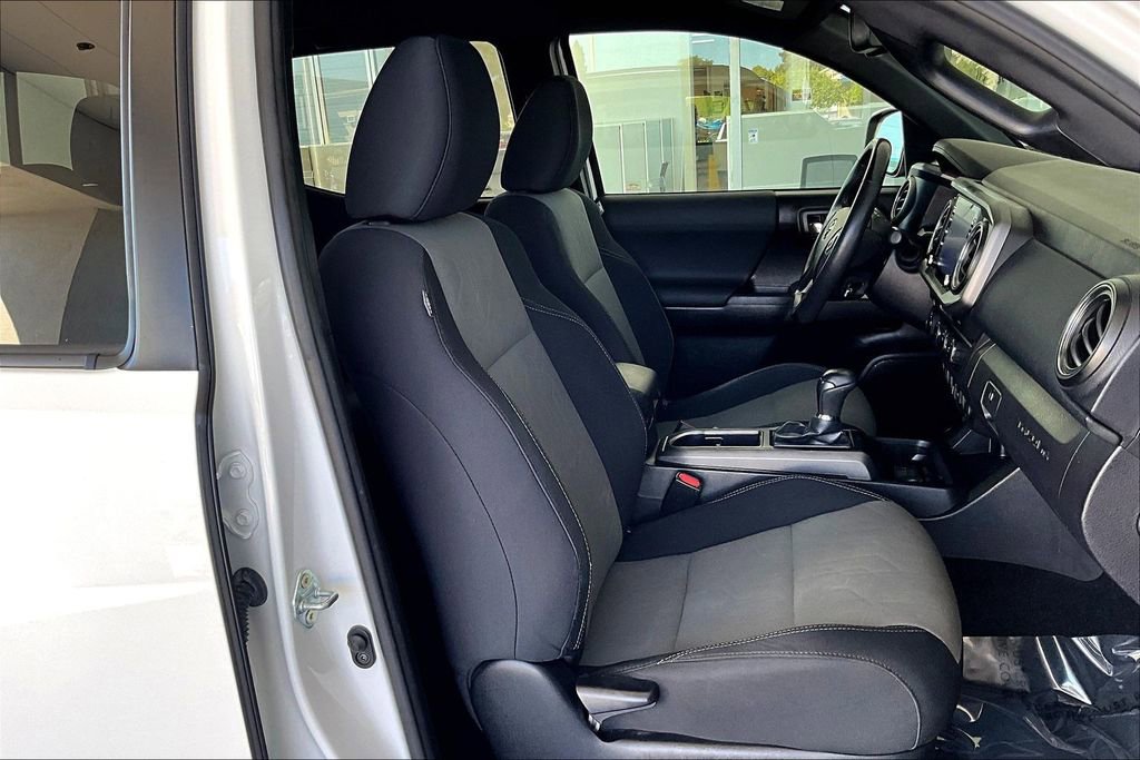 Used 2021 Toyota Tacoma TRD Off-Road w/ Technology Package image 30