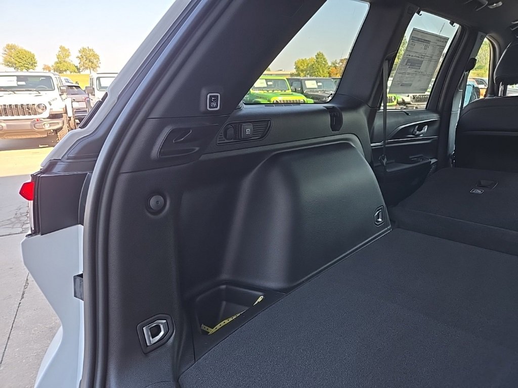 New 2025 Jeep Grand Cherokee Limited w/ Luxury Tech Group II image 95