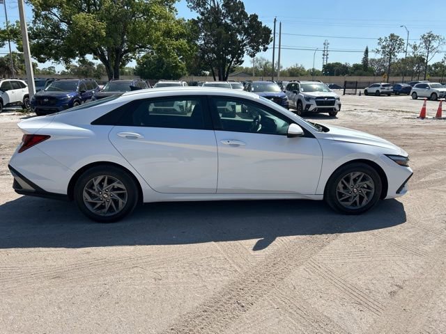 Used 2024 Hyundai Elantra SEL image 18