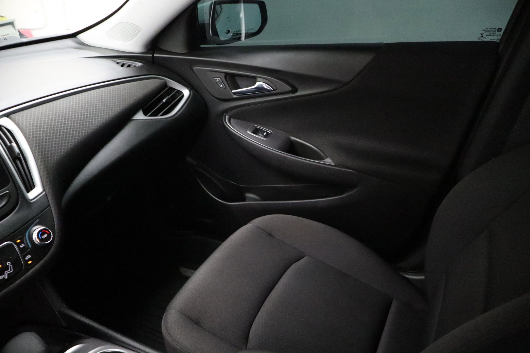 Used 2023 Chevrolet Malibu RS image 24