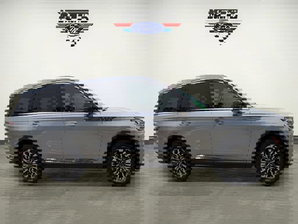 Used 2023 Lincoln Aviator Reserve image 6