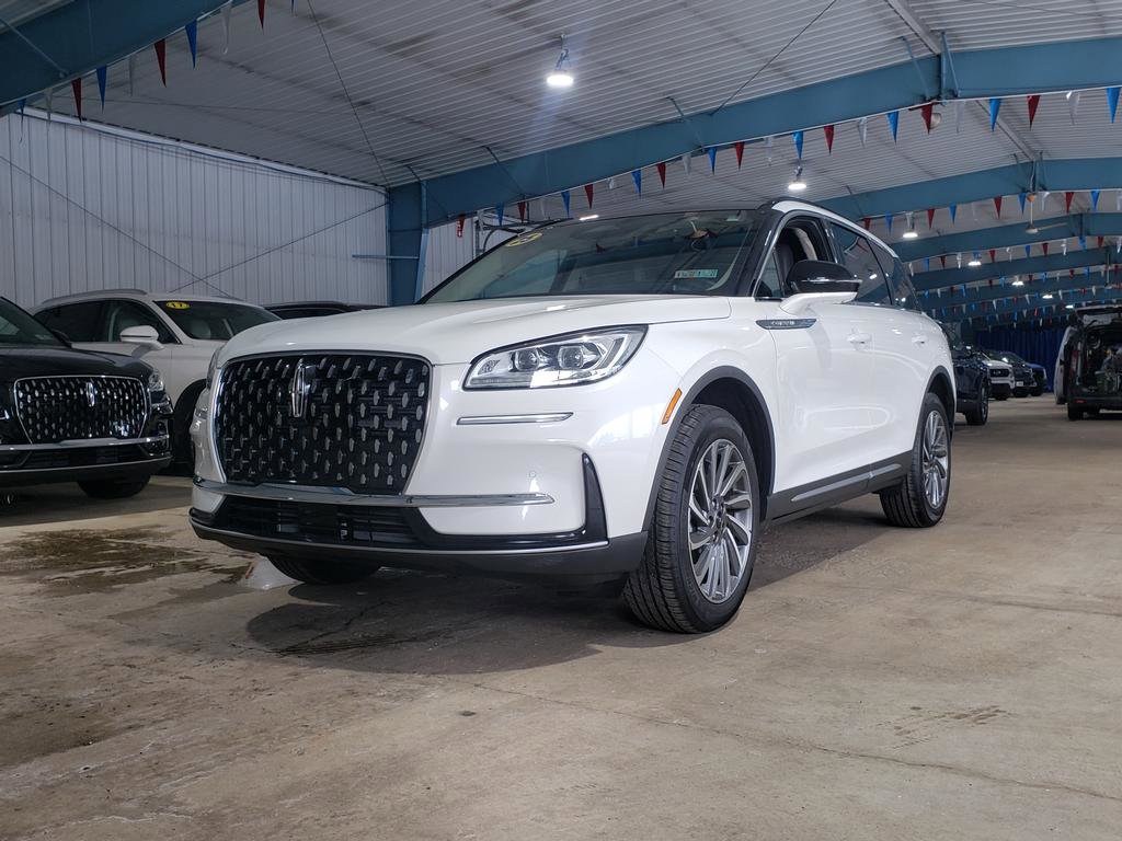 Used 2025 Lincoln Corsair Reserve w/ Equipment Group 202A image 8