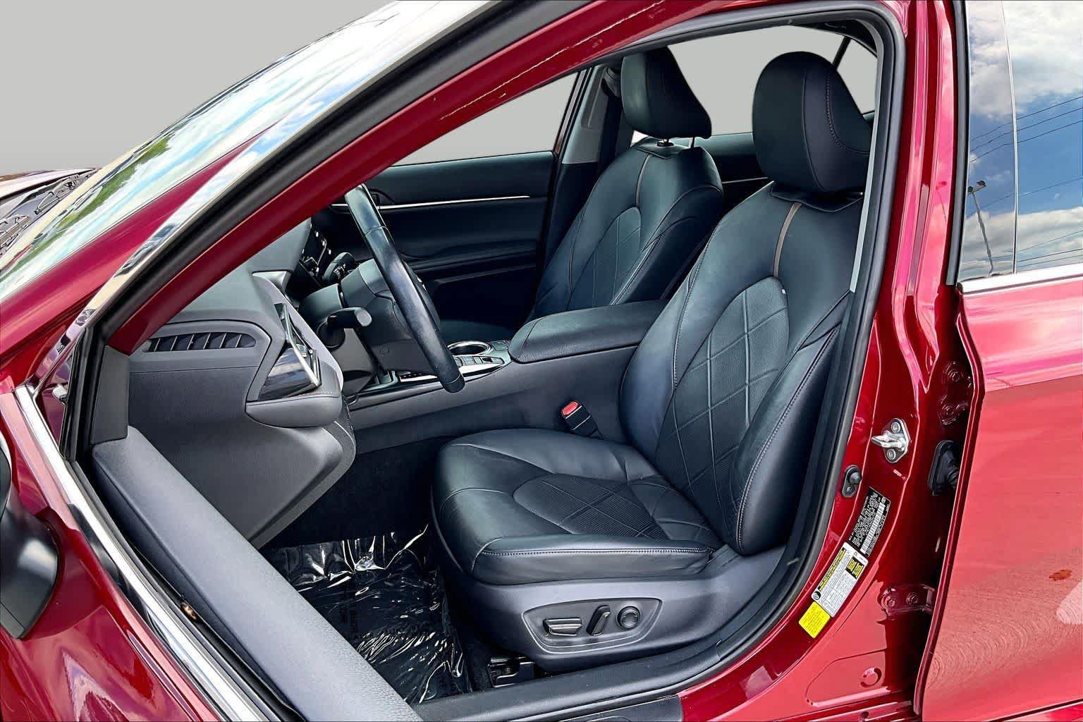 Used 2019 Toyota Camry XLE FWD image 8