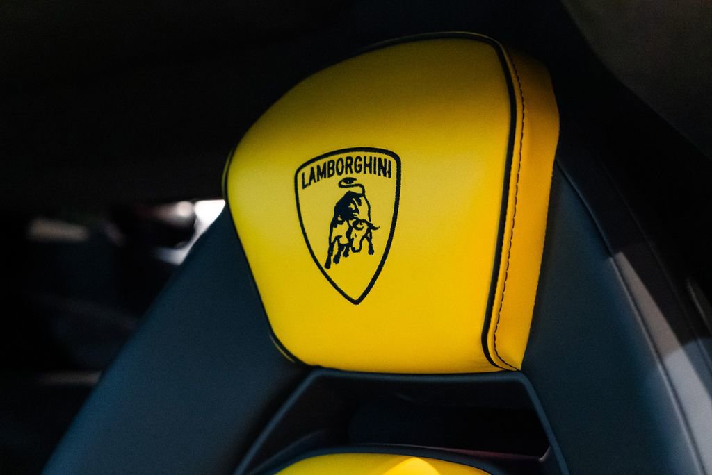Used 2026 Lamborghini Revuelto AWD/4WD image 6
