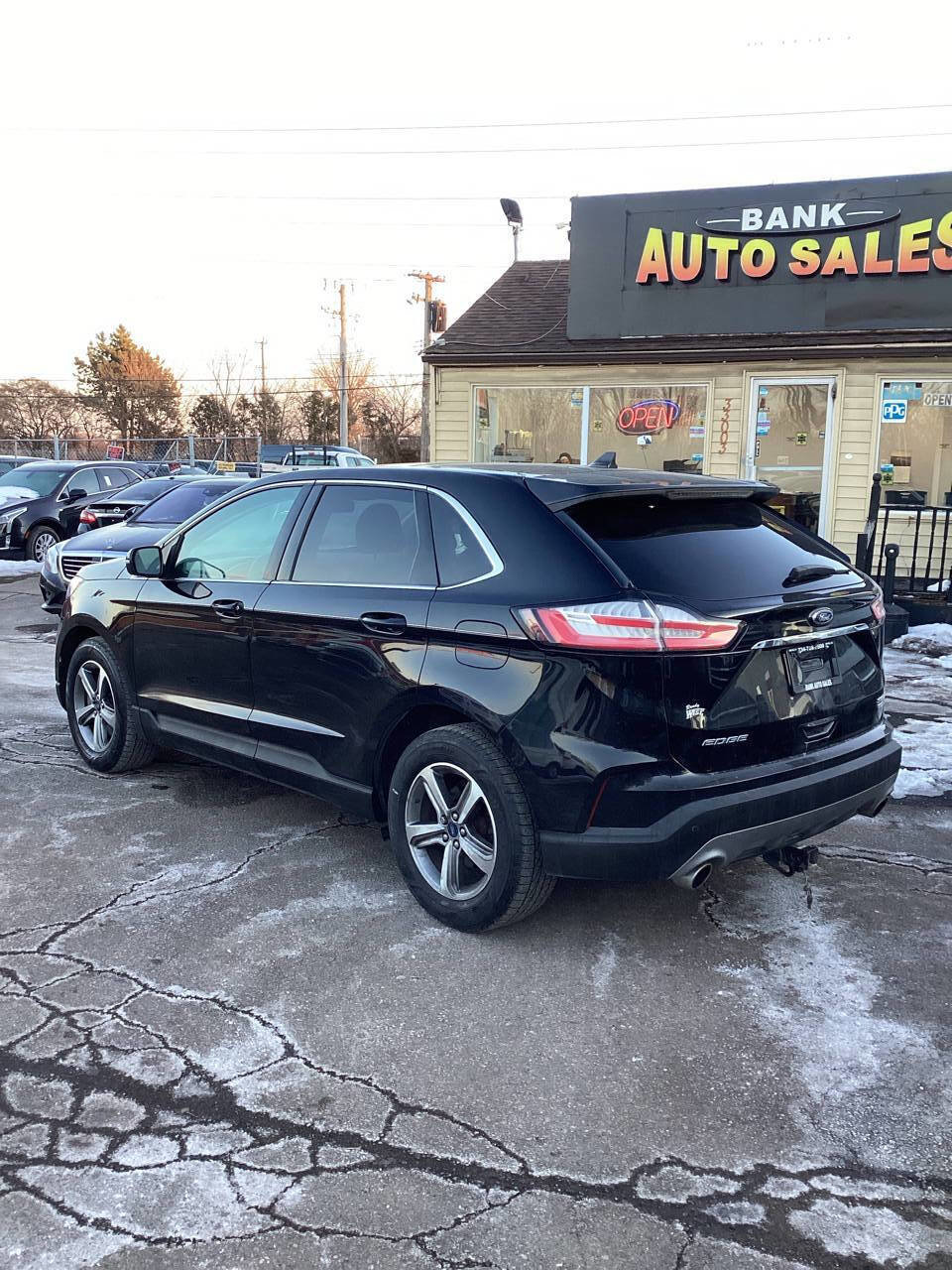 Used 2019 Ford Edge SEL w/ Equipment Group 201A image 2